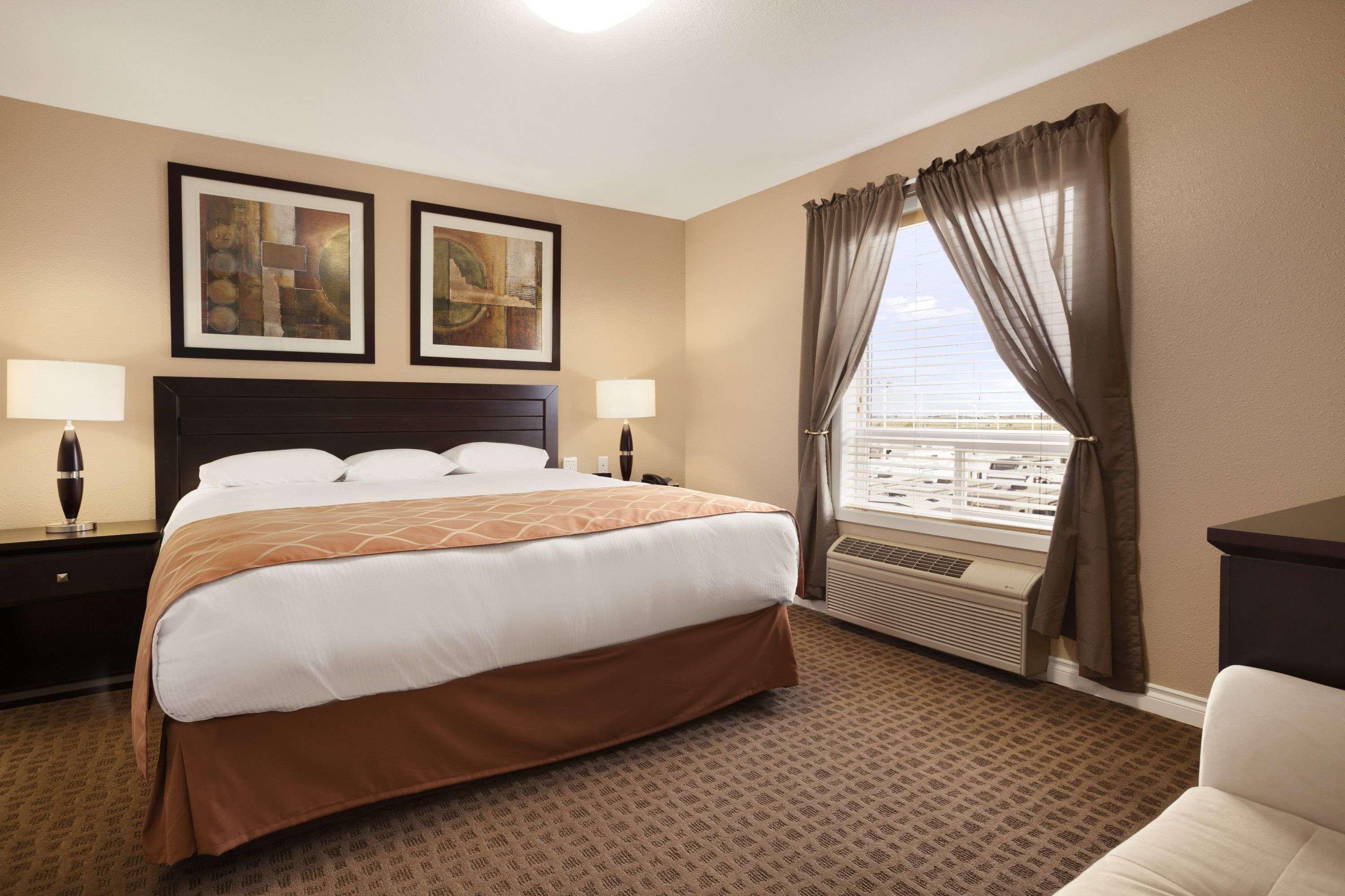 Super 8 By Wyndham Edmonton International Airport Hotel Leduc Exterior photo