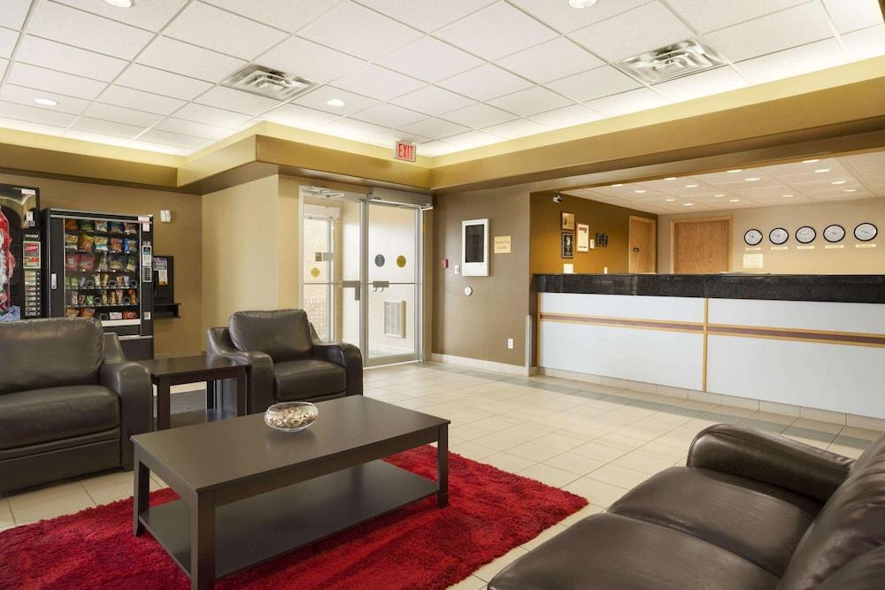 Super 8 By Wyndham Edmonton International Airport Hotel Leduc Exterior photo