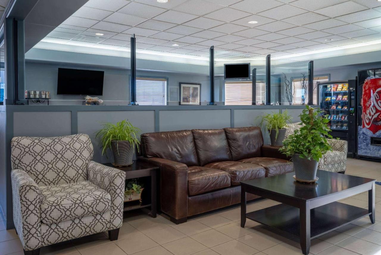 Super 8 By Wyndham Edmonton International Airport Hotel Leduc Exterior photo
